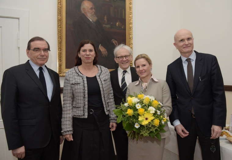 Ärztlicher Direktor Prof. Ulrich Frei, Wissenschaftssenatorin Sandra Scheeres,...