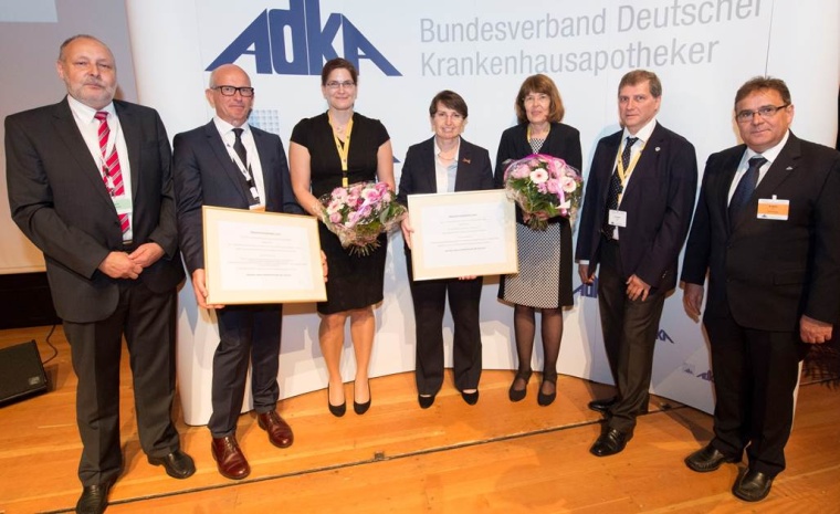 (V.l.n.r.): Frank Koch (Sanofi), Dr. Torsten Hoppe-Tichy (zweiter...