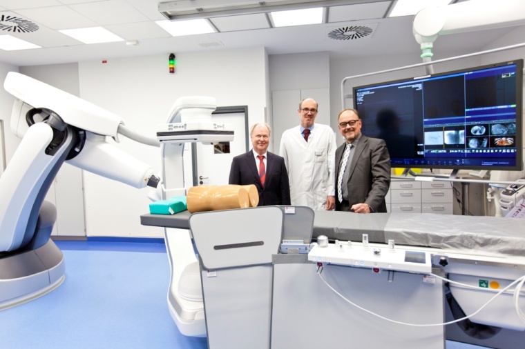 Inbetriebnahme der neuen roboterbasierten Angiografie-Anlage an der...