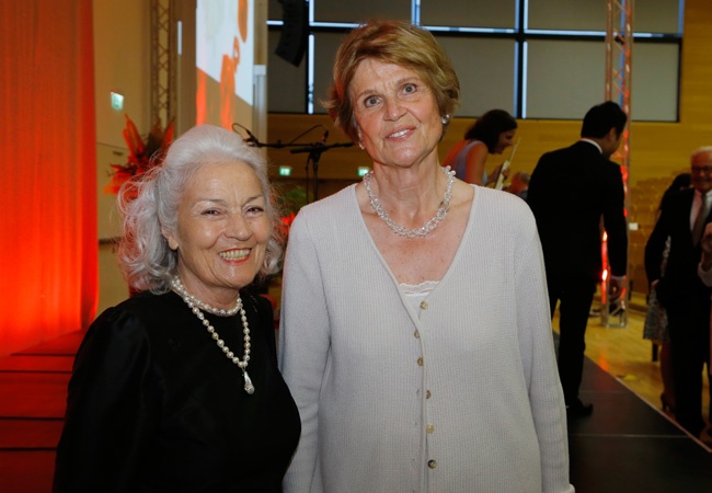 Charmante Gastgeberinnen: Ehrensenatorinnen Karin Giersch und Renate von...