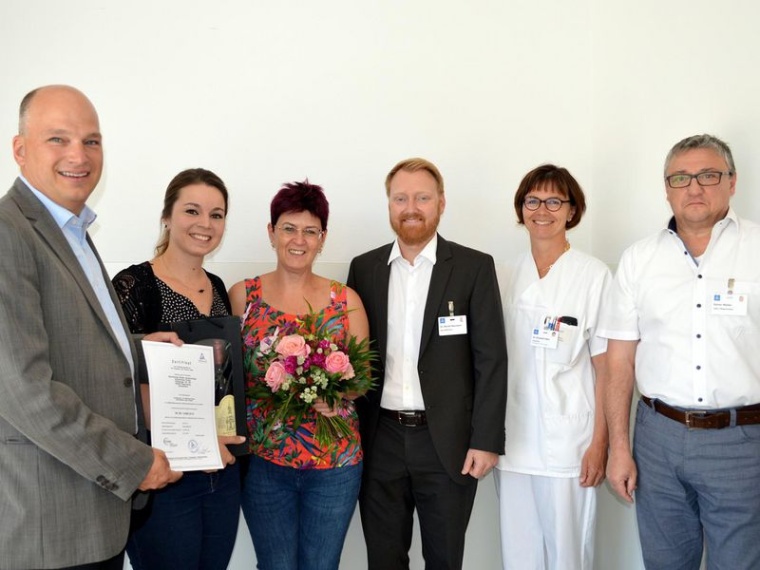 Pflegedirektor F. Hederer, Projektleiterin H. Schrauder, Leitung der AEMP R....