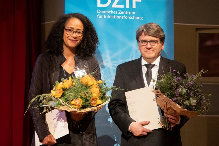 Ausgezeichnet: Marylyn Addo und Volker Lohmann DZIF/Foto: Gerhard Kopatz