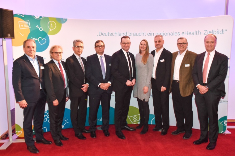 Gruppenfoto Jens Spahn mit Industrievertretern