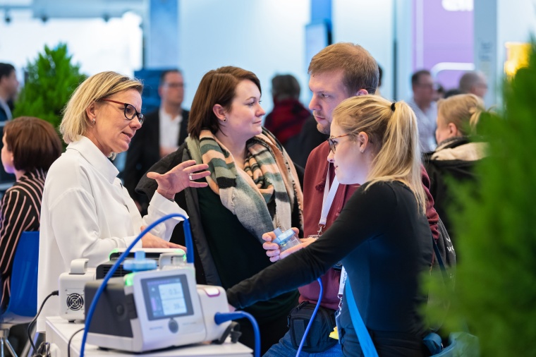In der begleitenden Fachausstellung präsentieren Aussteller ihre Produkte und...