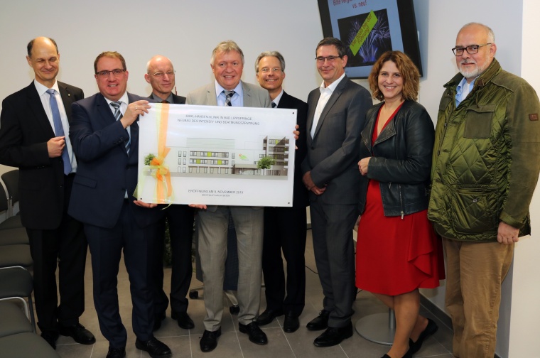 (v. l.): Architekt A. Breithaupt, Chefarzt Dr. E. Ernst, Chefarzt Dr. K....