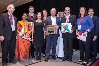 Prof. Bernd W. Böttiger (Bildmitte) von American Heart Association...