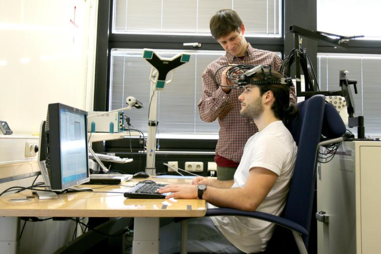 Funktionale Nah-Infrarot Spektroskopie (fNIRS) - Dr. Ingo Helmich. Foto: DSHS...