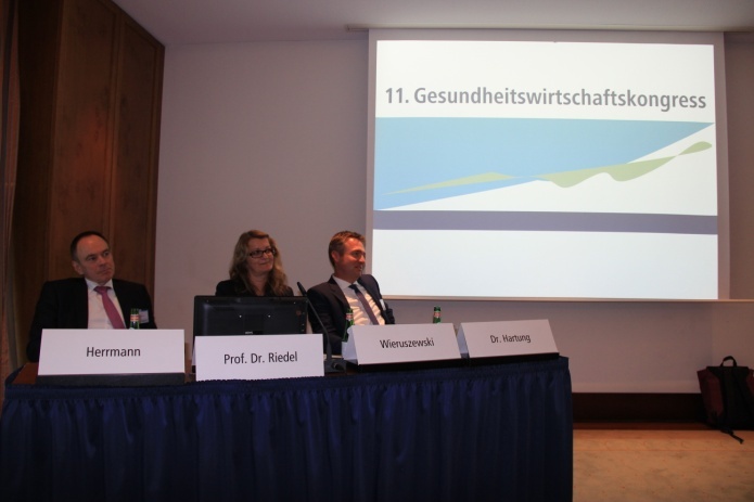 Peter Herrmann, Susanne Wieruszewski, Dr. Andreas Hartung (v.l.n.r.)