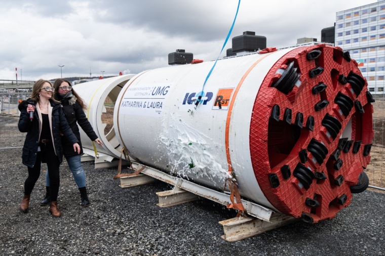 Taufe des Bohrkopfes: Laura Stöber, Katharina Senge sind die Patinnen für den...