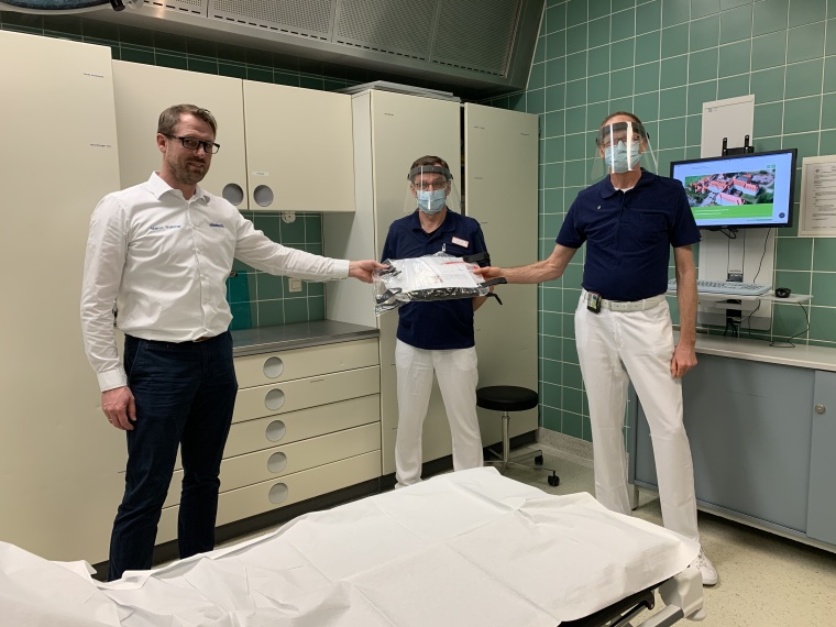 Am 2. April überreichte Marco Volkmar, Leiter MedicalCare HC Deutschland /...