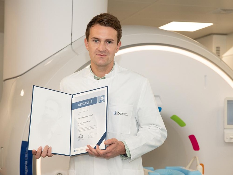 Dr. Alexander Isaak erhielt den Young Investigator Award der Deutschen...