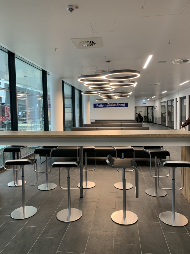 Eingang und Wartebereich Patientenaufnahme