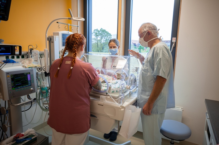 Prof. Dr. Matthias Knüpfer (re.), stellvertretender...