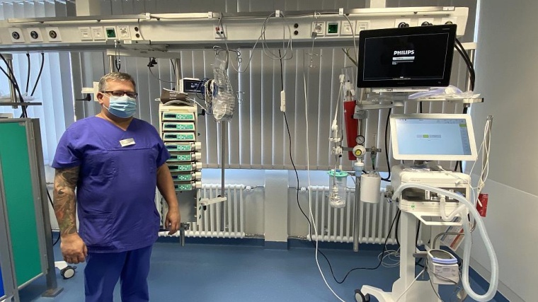 Stefan Stagge, Stationsleiter der neuen Intensivstation, sie ist unter anderem...