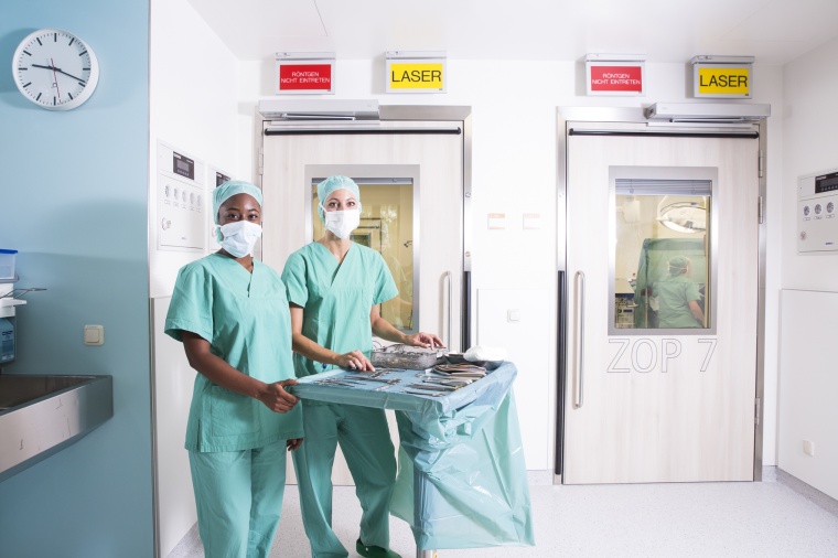 Einer der zentralen Handwaschplätze im ZOP Foto: Kliniken Dritter Orden/Frank...