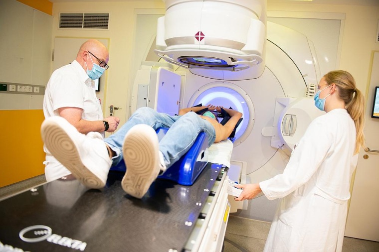 Eine Aufnahme aus der Strahlentherapie. Im Einsatz ein Linearbeschleuniger zur...