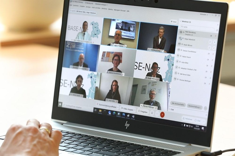 An der Videokonferenz nahmen die sechs Vertreter der bayerischen Zentren für...