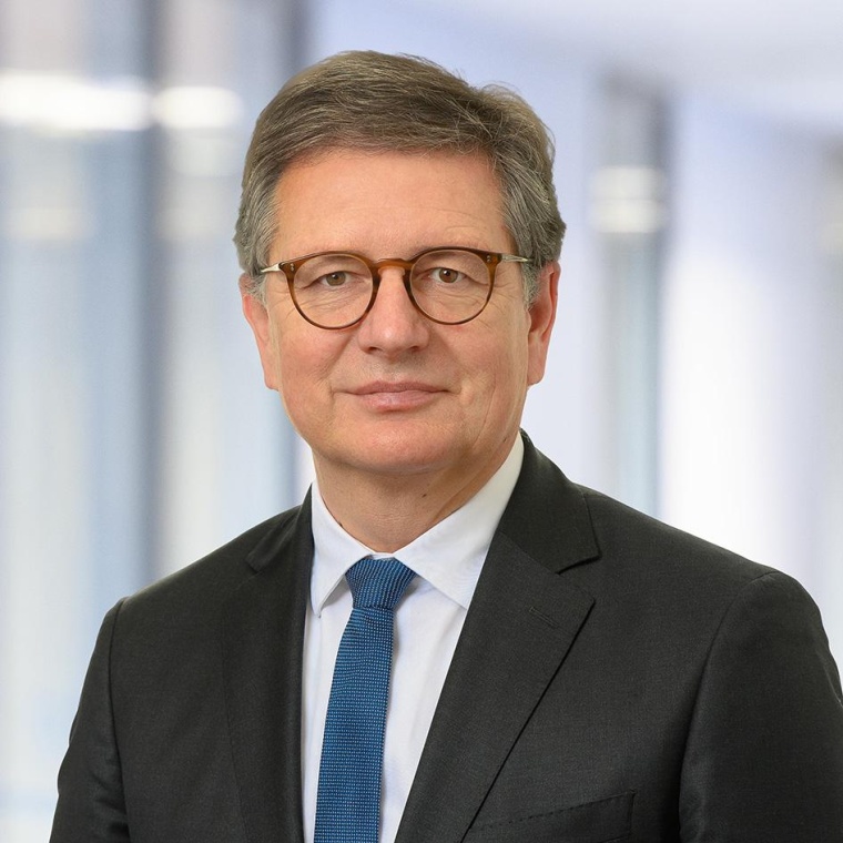 Wechselt als Vorstandsvorsitzender und Ärztlicher Direktor an das Klinikum...