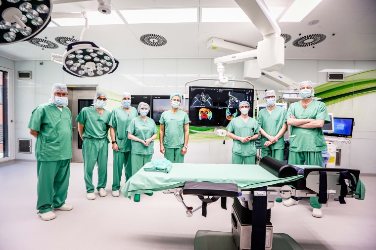 (v.l.) Prof. Dr. Jan Buer, Vorstand und Dekan der Medizinischen Fakultät der...