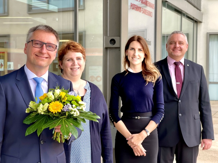 Dr. Torsten Schulze (l.) mit Pflegedirektorin Claudia Kirnich-Müller,...
