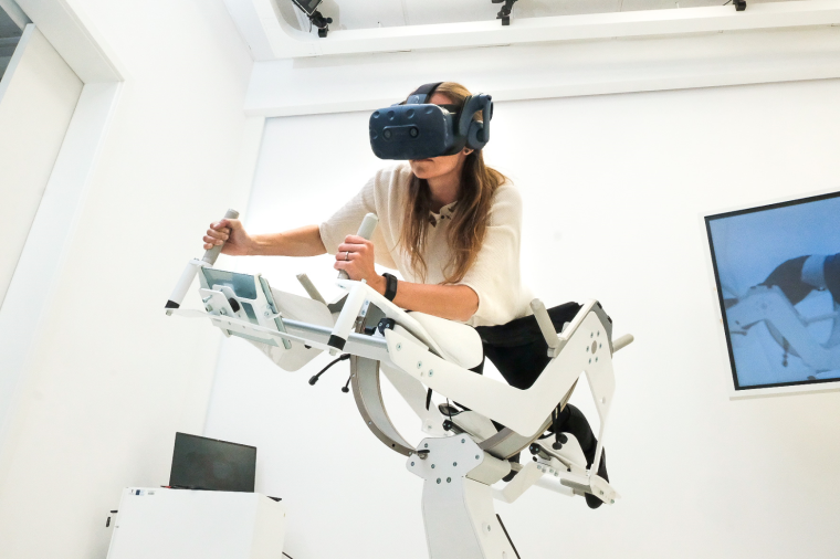 Im Scidea Lab Virtuelle Medizin kommt das VR-Fitnessgerät „Icaros Health“...
