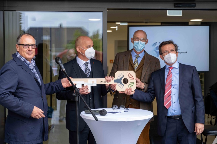 v.l.n.r. Dipl.-Ing. Architekt Heinz Mornhinweg (Geschäftsführer Architektur,...