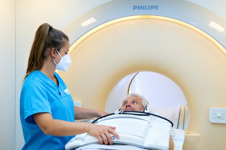 Im mobilen MRT-Truck. © HerzCheck/Külker