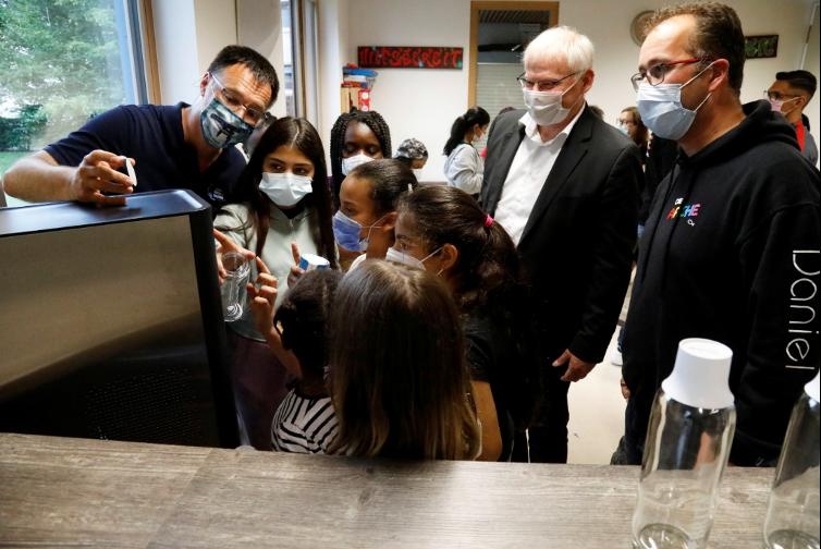 (v.l.n.r.) Andreas Weber, Managing Director BRITA DACH, Peter Dommermuth,...