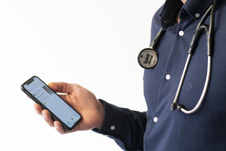 Mit der Messenger App Siilo können die Mitglieder der DGINA unter anderem...