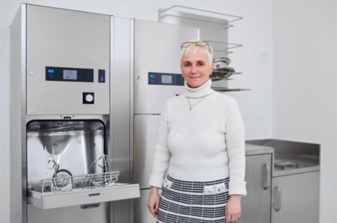 Die neuen Meiko TopLine Geräte hielten unter den wachsamen Augen von Claudia...