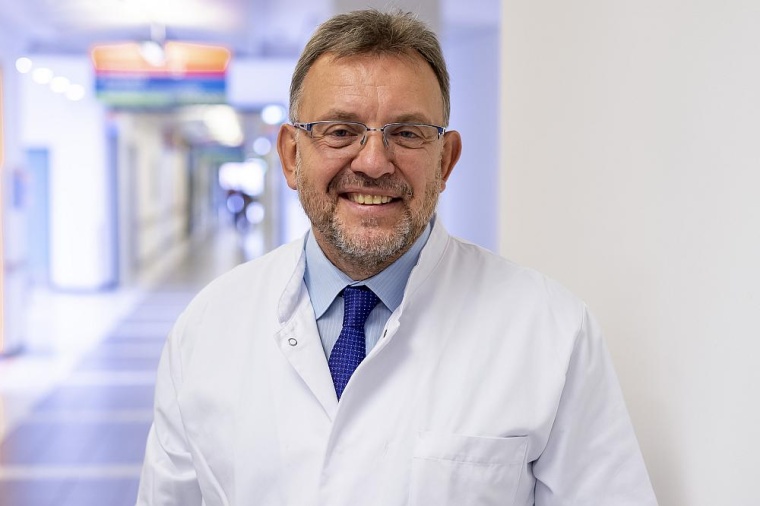 Dr. med. Kay Großer, Chefarzt der Klinik für Kinderchirurgie und des Zentrums...