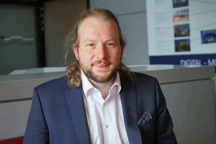 Technologiebegeistert, optimistisch, empathisch: Prof. Dr. Florian Wahl bringt...