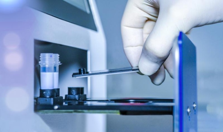 Das kompakte Gerät zum Nachweis multiresistenter Keime führt alle...