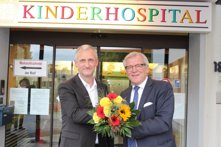 Werner Terhaar (links) wird als neuer Chefarzt für die Kinder- und...