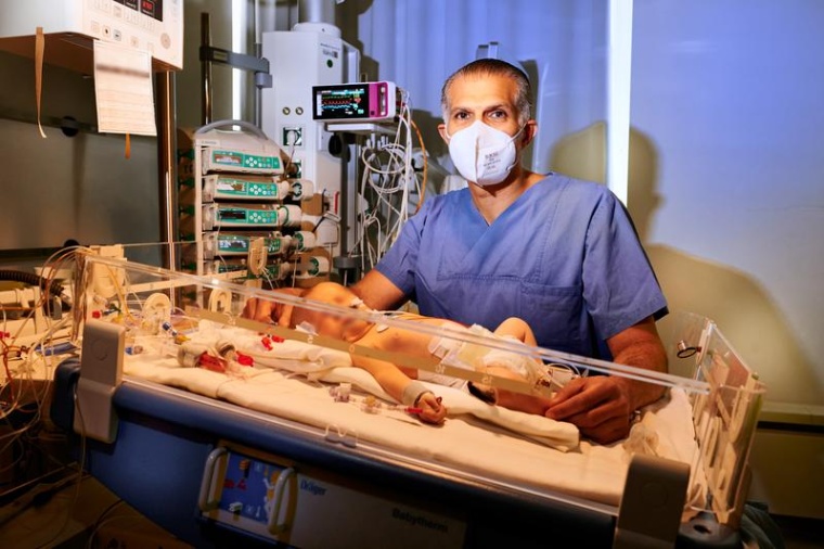 Priv.-Doz. Dr. Hemmen Sabir, Oberarzt der Neonatologie und...