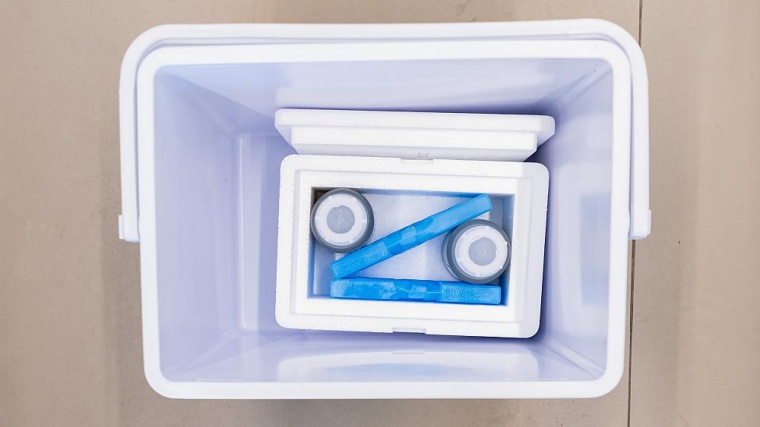 Gut gekühlt kommen die Abwasserproben im MDC an. © Felix Petermann, MDC