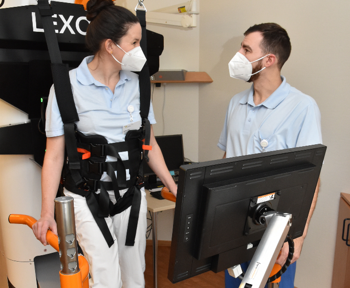 High-Tech-Gangtrainer Lexo im Einsatz. Foto: Immanuel Albertinen Diakonie
