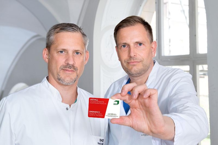 Herzchirurg Prof. Dr. med. Christoph Starck (links) und Kardioanästhesist und...