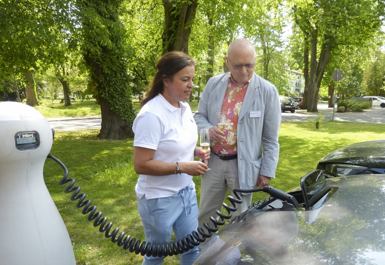Positiv anders für mehr Zukunfts-Power: Tatjana Pötter, PION Technology, und...