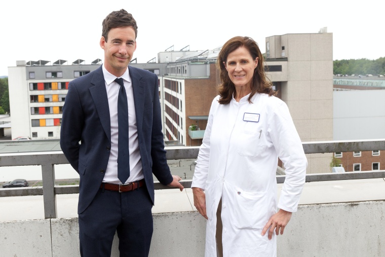 Ärztliche Direktorin Dr. Petra Hoffknecht begrüßte PD Dr. Thorsten Heilmann...