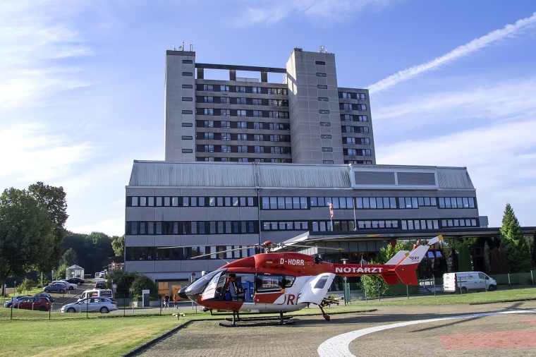 Rettungshubschrauber am Universitätsklinikum Knappschaftskrankenhaus Bochum...