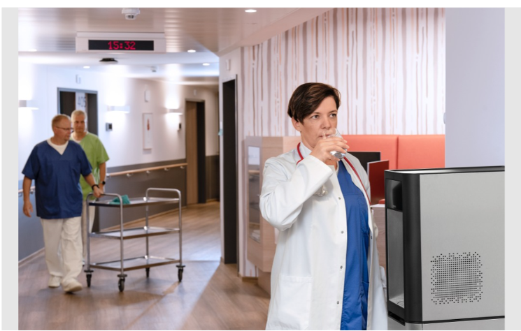 Leitungsgebundene Wasserspender entlasten das Personal, den Geldbeutel und die...