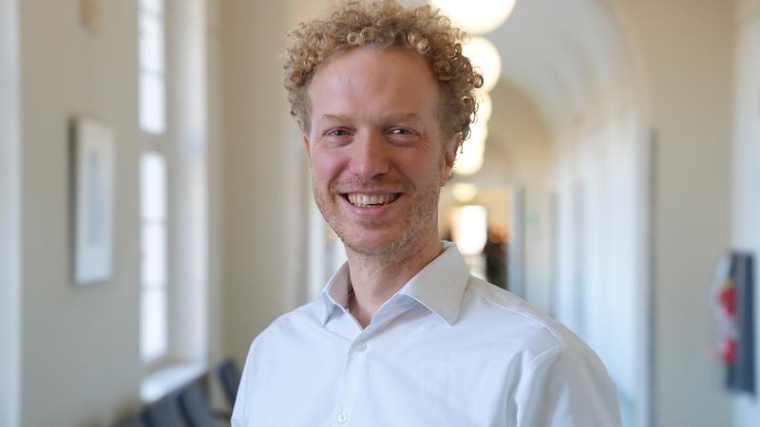 PD Dr. Boris Schmitt forscht an einem Herzklappenersatz aus körpereigenem...