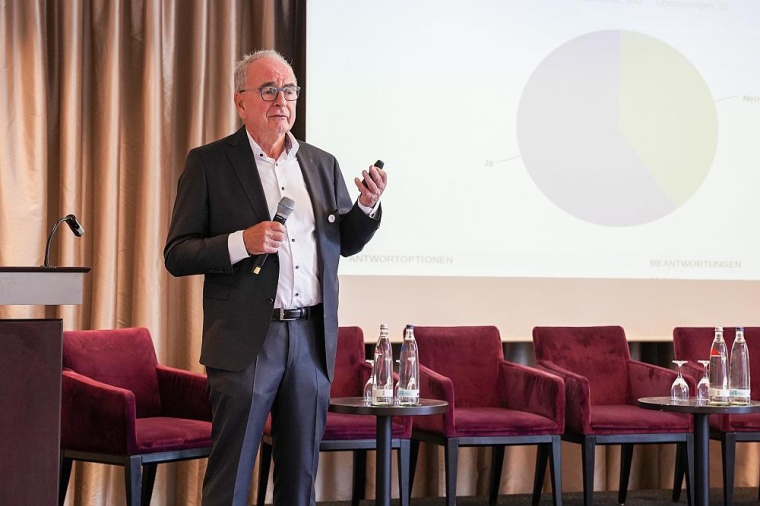 PD Dr. med. Michael A. Weber (linkes Foto) ist alter und neuer Präsident des...