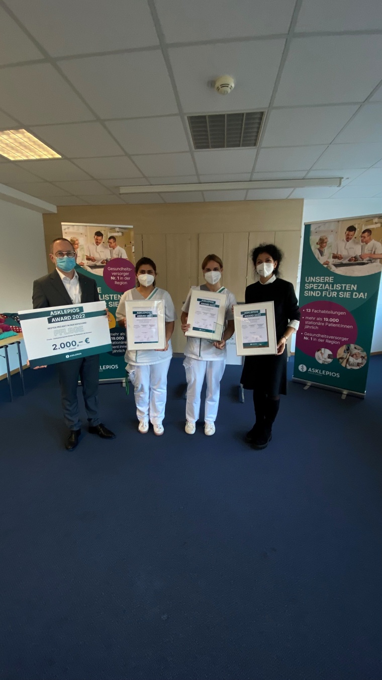 Höchste Anerkennung für ein Pflegeprojekt: v. rechts: Privatdozentin Dr....