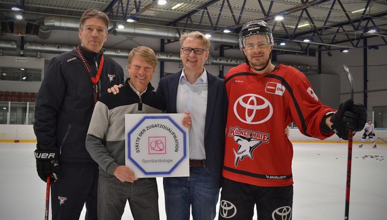 Haie-Trainer Uwe Krupp (l.) und Mannschaftskapitän Moritz Müller (r.)...