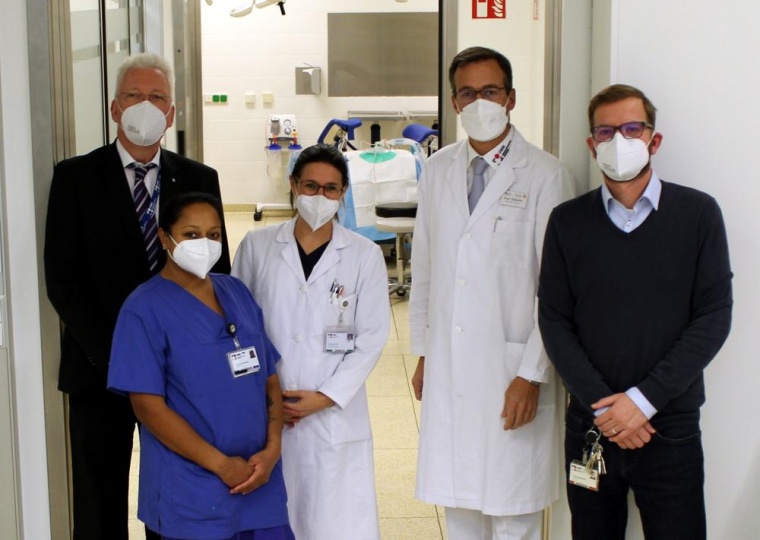 Bei der Eröffnung des Kreißsaals (v.l.n.r.): Prof. Dr. med. Hans-Jürgen...