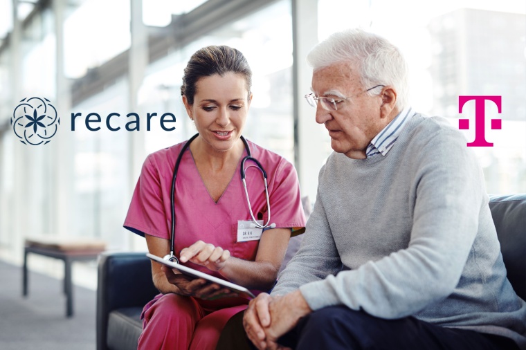 Eine Ärztin im Gespräch mit einem Patienten Foto: Deutsche Telekom AG