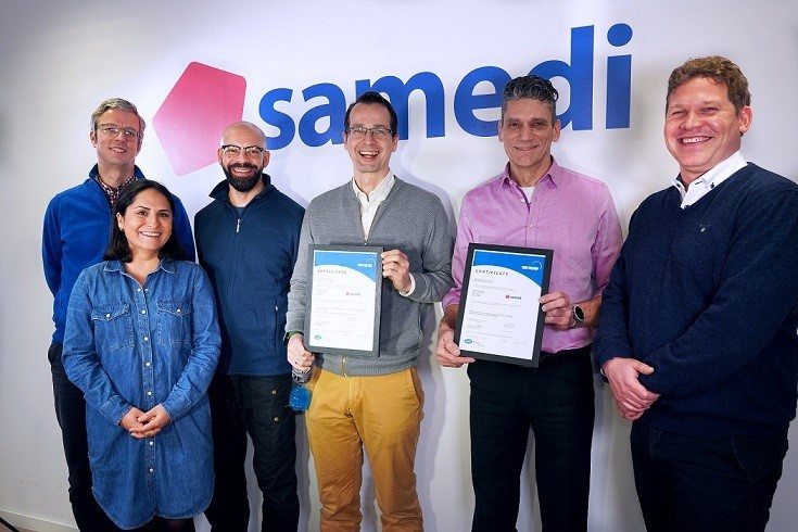 Gründer & Geschäftsführer Prof. Dr. Alexander Alscher (Mitte) mit einem Teil...