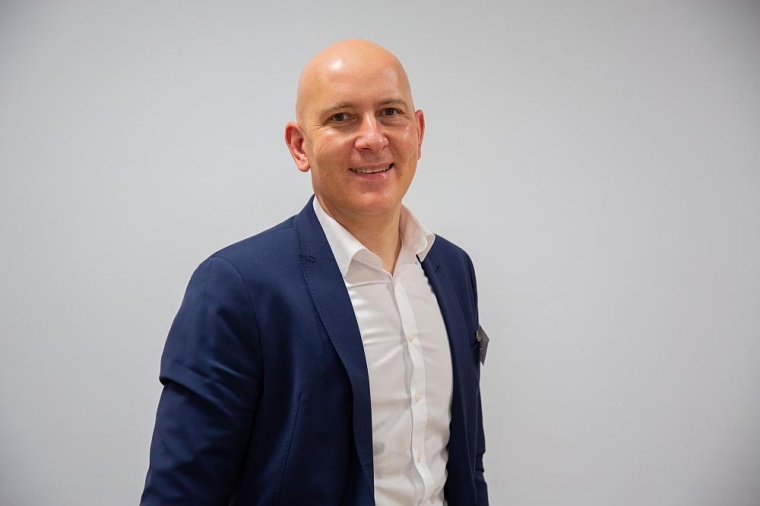 Bernd Henner legt auf Basis langjähriger Leitungserfahrung im Pflegemanagement...